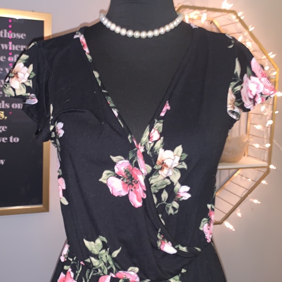 🌸🌺 NWT - CAUTION TO THE WIND | Adorable Romper Dress with Shorts Sz S - Picture 5 of 7
